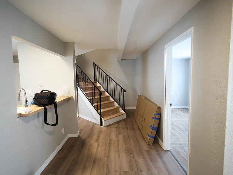 5018 11th Ave NE #B — Photo 2