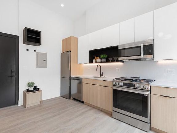 3rd image of 2718 N Hampden Ct #201