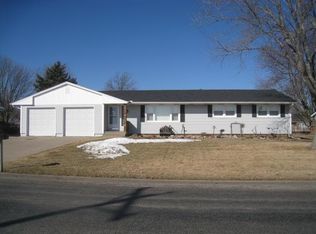 902 13th St, Orion, IL 61273