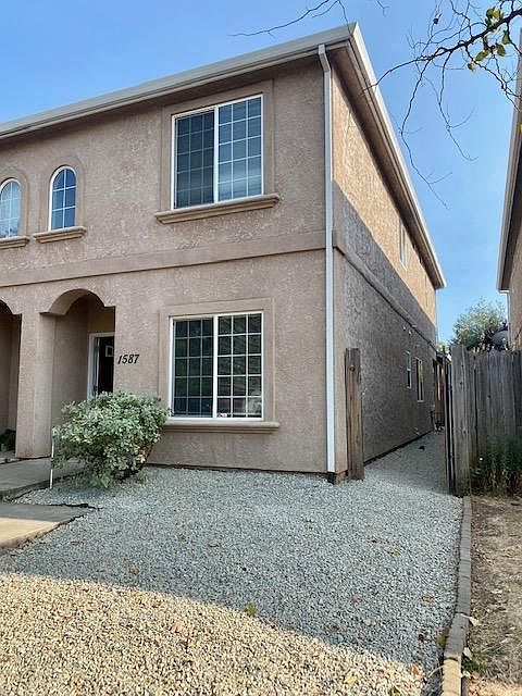 Front yard. Low Maintenance.