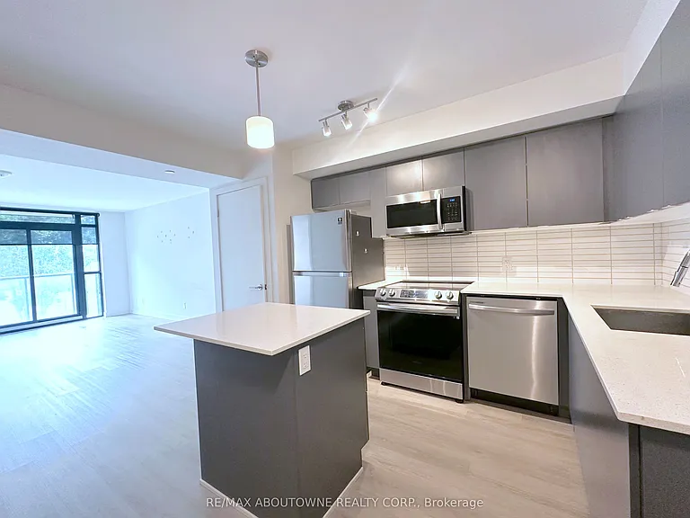 3385 Dundas St W #303 — Photo 2