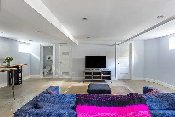 Sold by Compass | media 20
