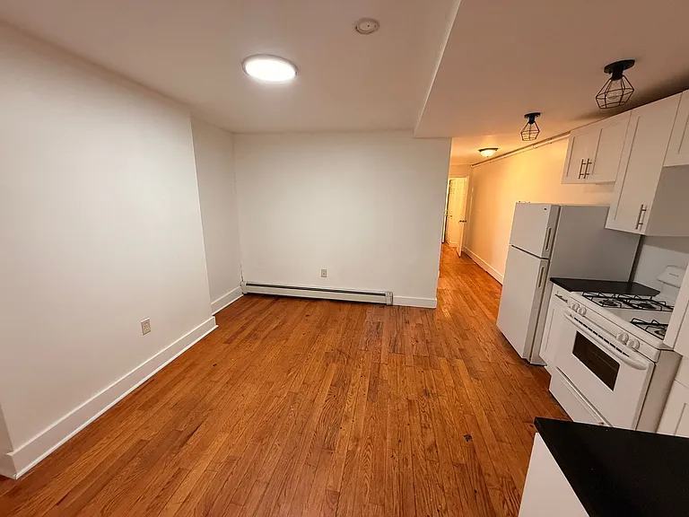 31 Pearsall Ave #1E — Photo 2