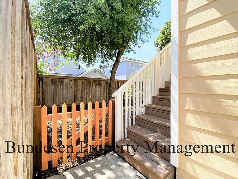 747 Fresno Ave — Photo 16