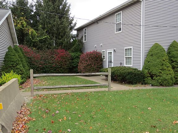 4th image of 880 Elyria Ave