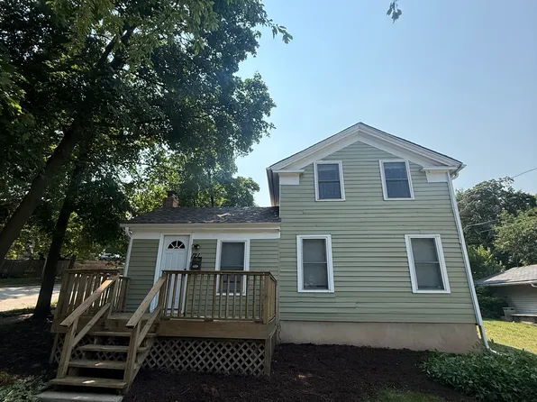 121 S 4th St, Saint Charles, IL 60174