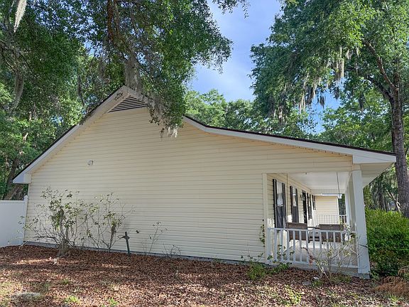 5th image of 11 Christine Dr