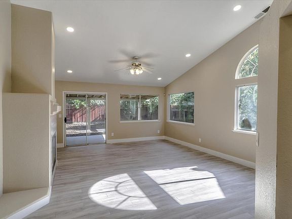 4th image of 1719 Diablo Creek Dr