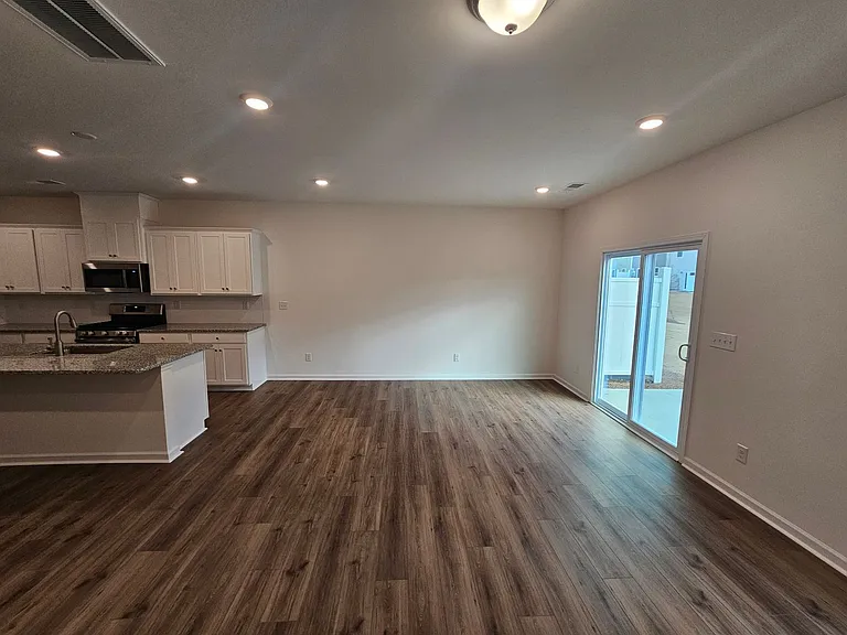 780 Earhart St NW — Photo 13