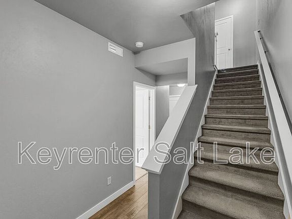 3rd image of 1044 W Painted Horse Ln