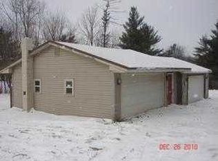 8519 Hogan Rd, Fenton, MI 48430