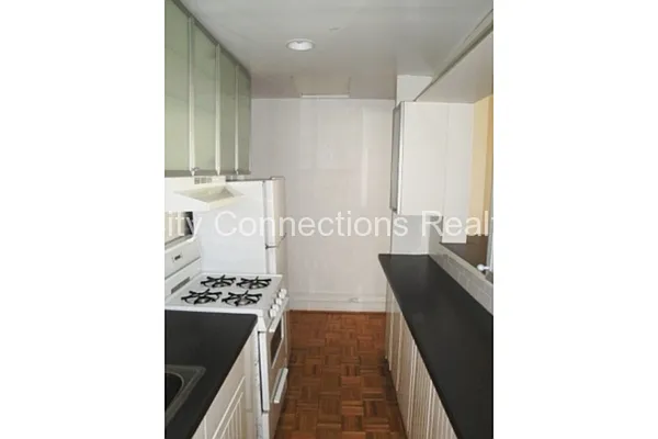 Rented by City Connections Realty | media 16