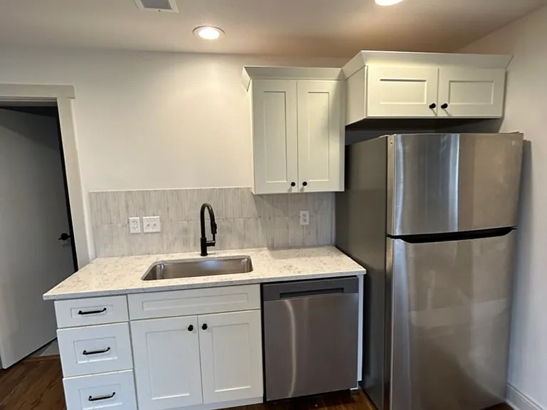 526 Holmes St #2S — Photo 4