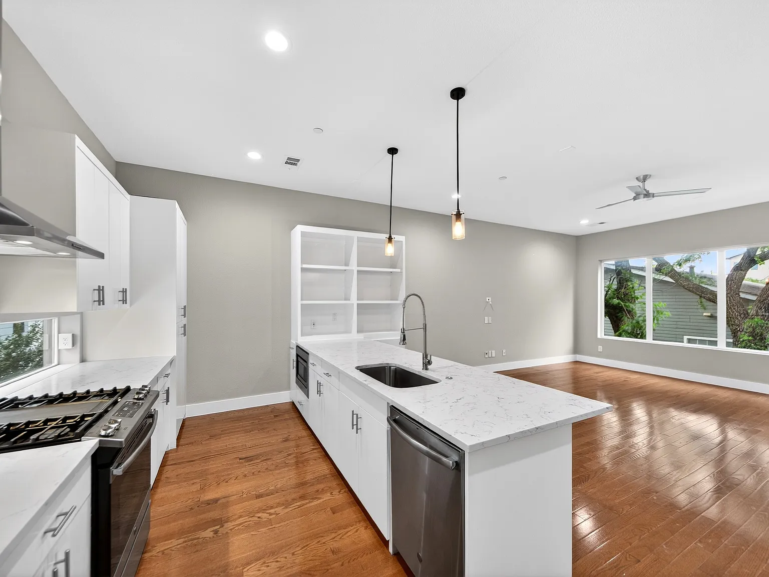 2 bed, 1629 sqft, $2,995 — Photo 2