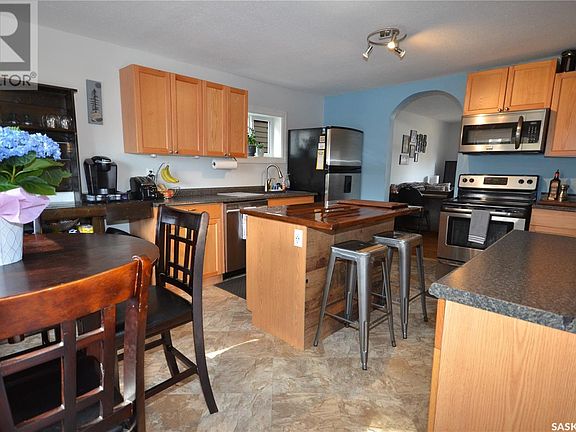 4th image of 705 7th St E