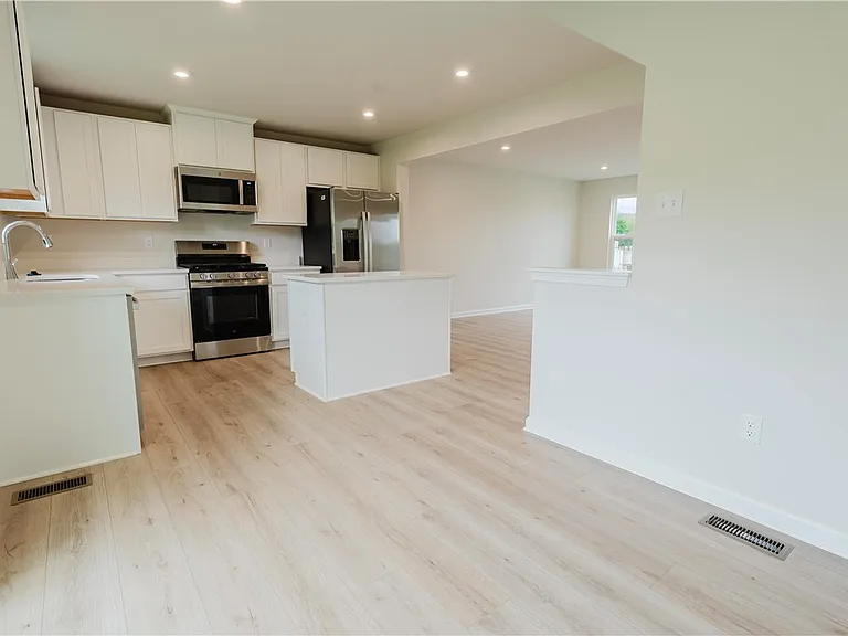 157 White Oak Dr #A — Photo 4
