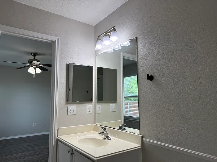 817 Live Oak Dr — Photo 17