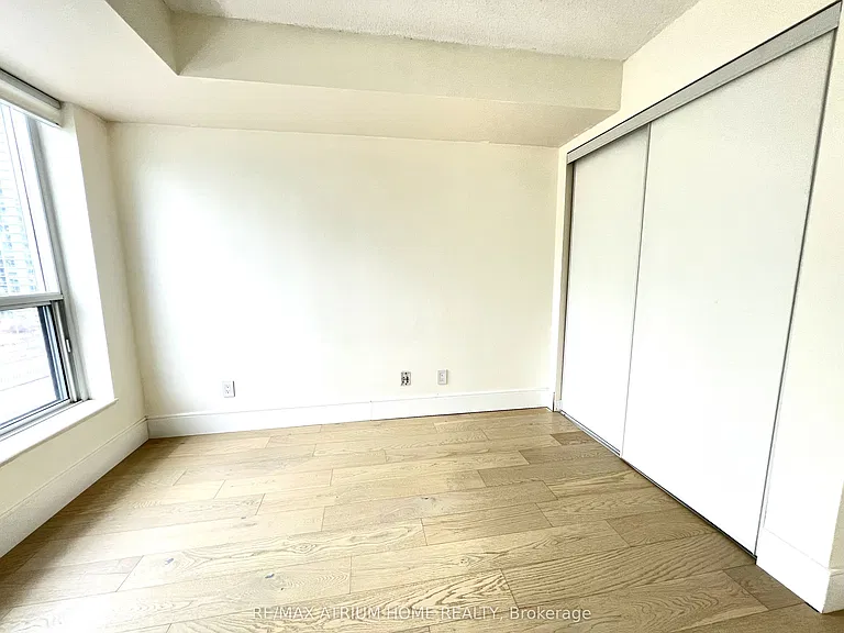 410 Queens Quay W #905 — Photo 24