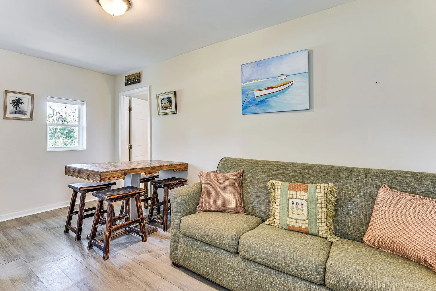 2 bed, 1.0 bath, 796 sqft, $2,247 — Photo 1