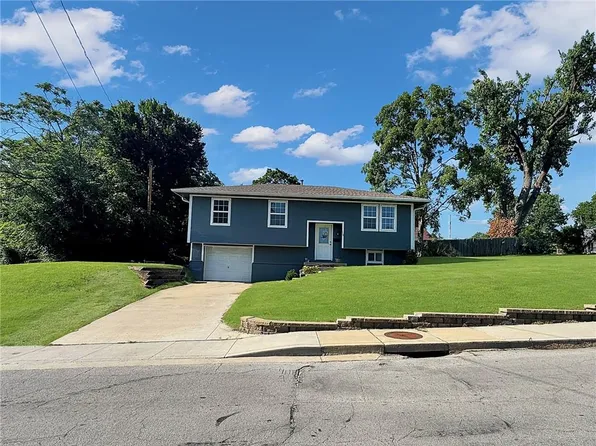 116 E South St, Richmond, MO 64085