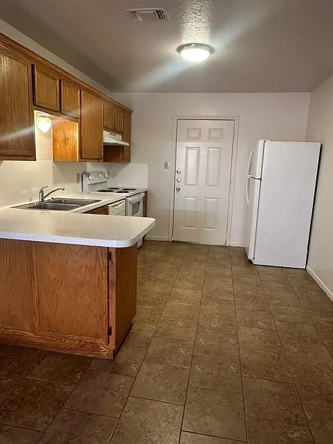 2 bed, 2.0 bath, 962 sqft, $995 — Photo 3