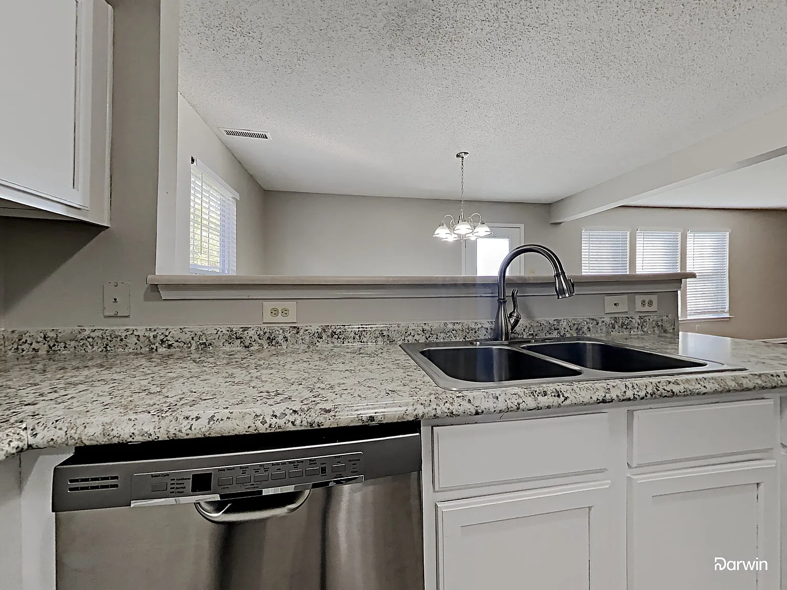 4 bed, 2.5 bath, 3838 sqft, $2,460 — Photo 4