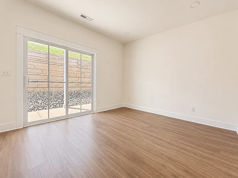 1385 Meridian St — Photo 16