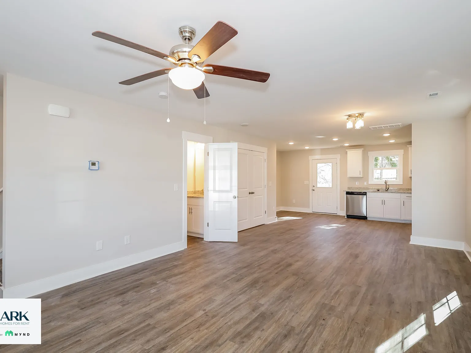 3 bed, 2.5 bath, 1286 sqft, $1,549 — Photo 4