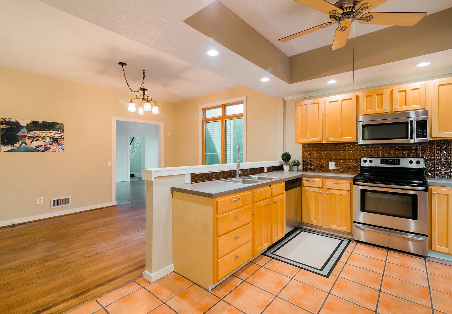 3 bed, 2.0 bath, 1604 sqft, $1,950 — Photo 1