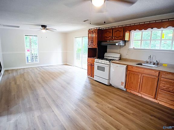 2nd image of 414 Buckhorn Trl