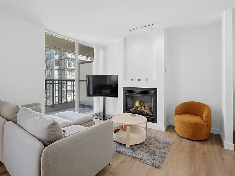 969 Richards St #1402 — Photo 7