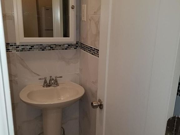 5th image of 204 13th St APT B4
