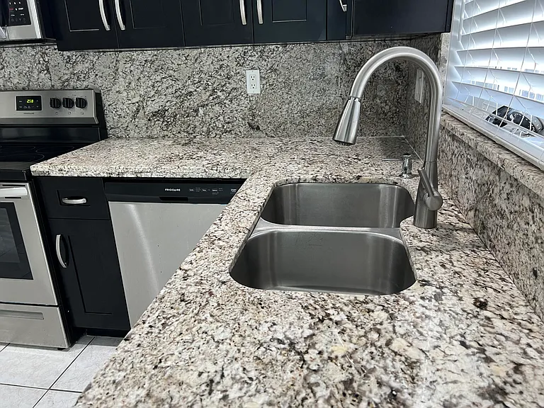 13671 Yarmouth Ct — Photo 4