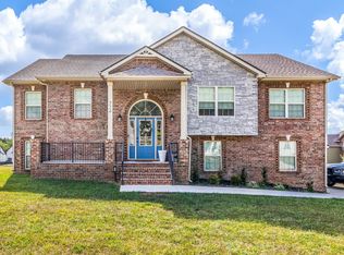 524 Cresthaven Ln, Clarksville, TN 37043