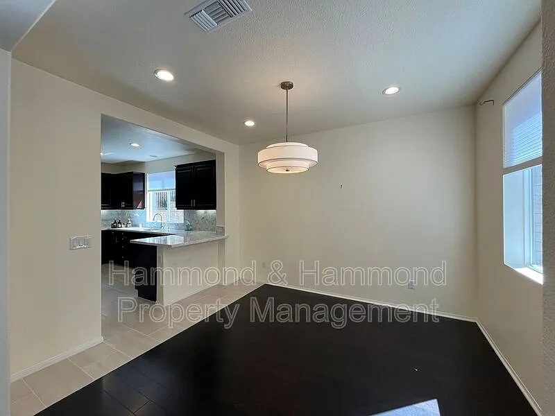 3 bed, 2.5 bath, 2080 sqft, $4,495 — Photo 4
