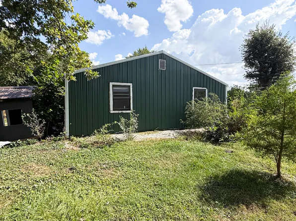 2112 E 2400th Rd, Watseka, IL 60970