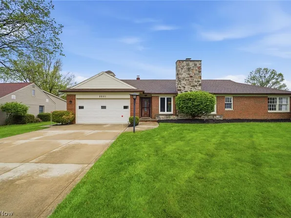 2251 Pine Ridge Dr, Wickliffe, OH 44092