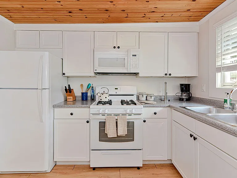 58 Eastern Point Rd — Photo 8