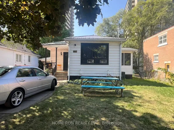 378 Enfield Ave, Ottawa, ON K1L 7L3