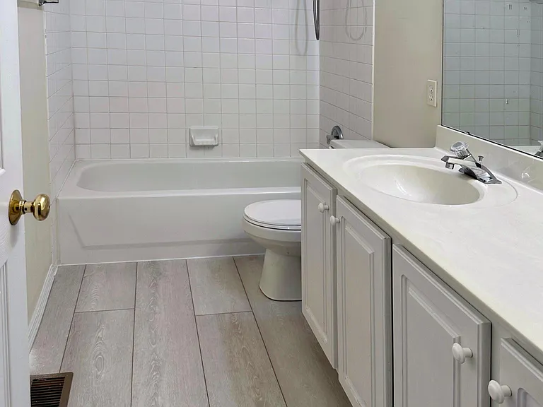 260 Valleybrook Ct — Photo 11