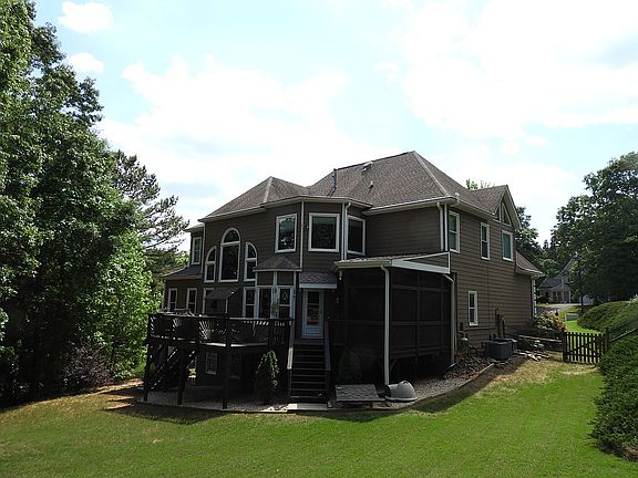 Back w Screened in Porch '20