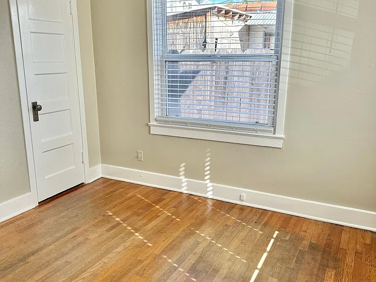 242 N Sierra Ave — Photo 14