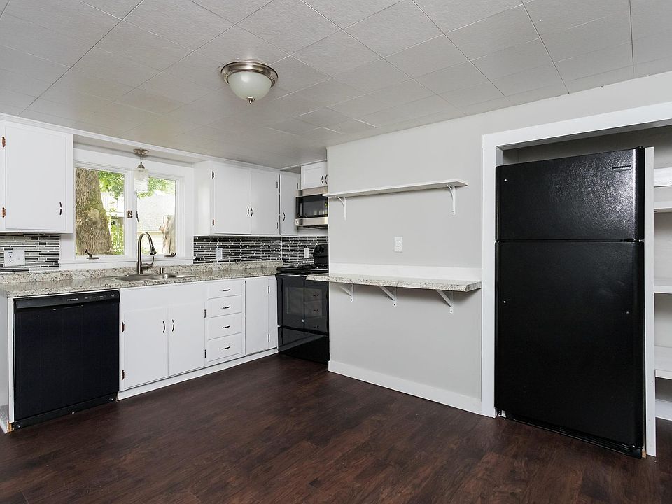 glass tile backsplash