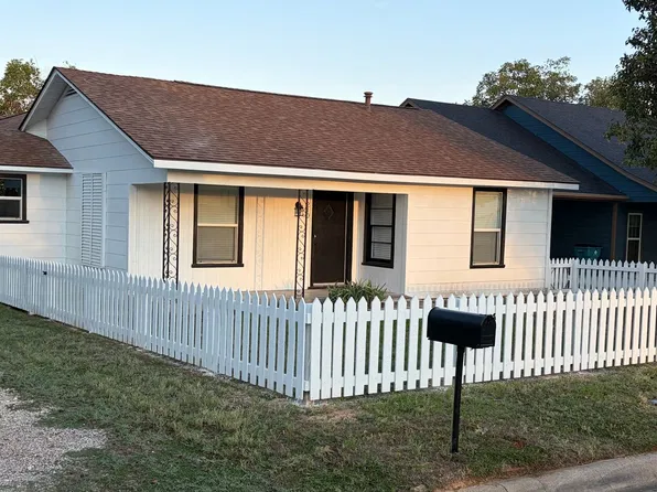 210 W Davis St, Stephenville, TX