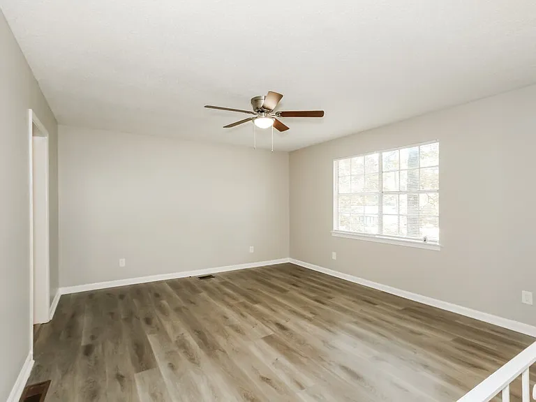129 Hickory St — Photo 4