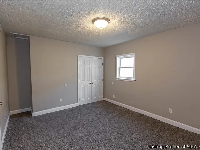 1725 E Oak St — Photo 5