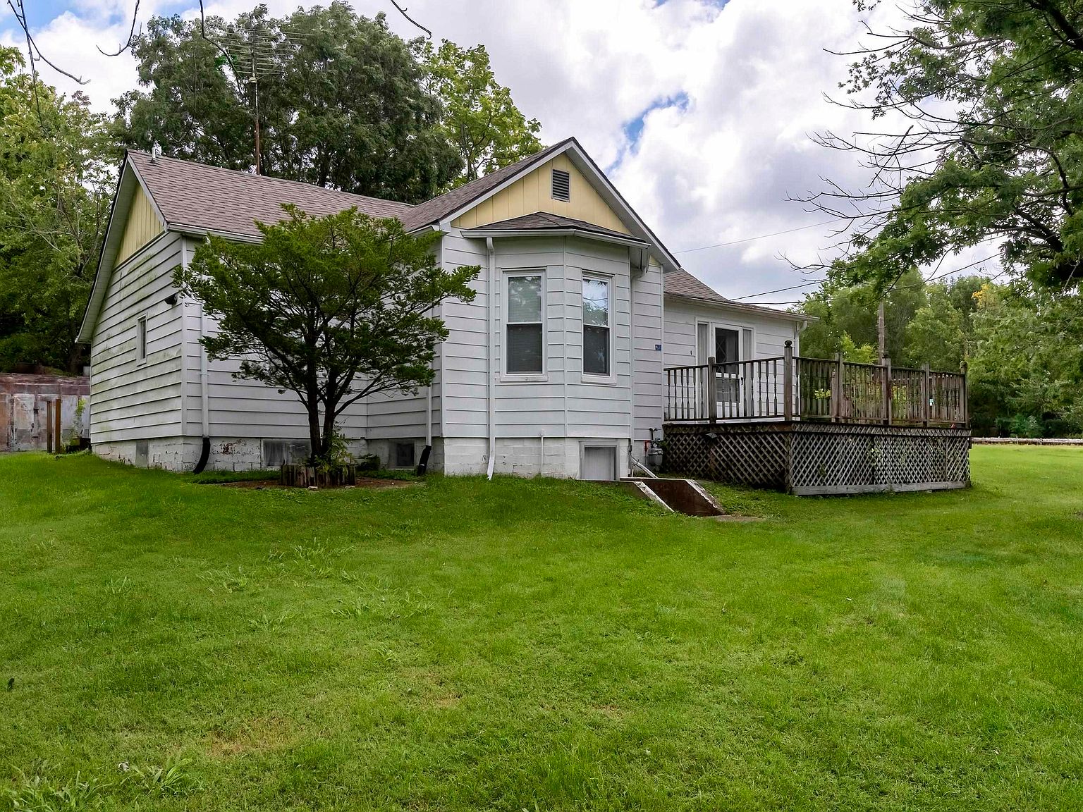 212 Depot St, Enfield, IL 62835 Zillow