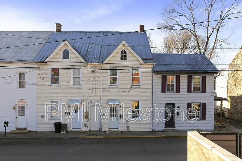 218 N College St