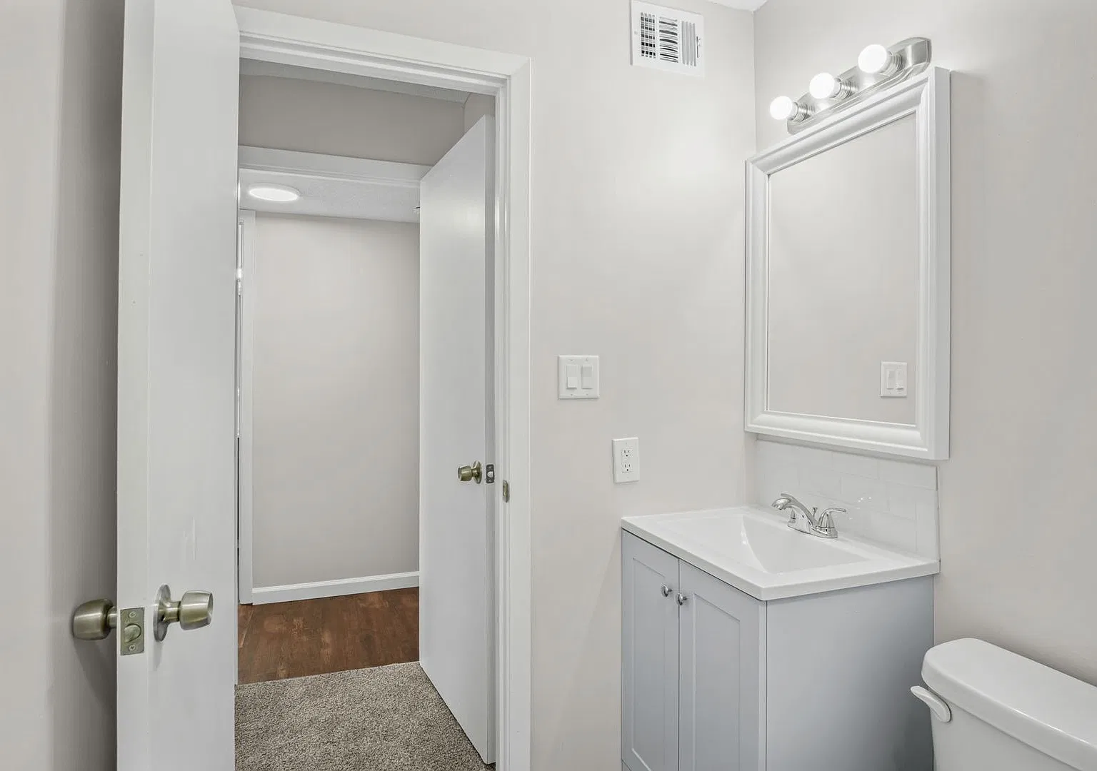 Wornall Place Apartments — Photo 3