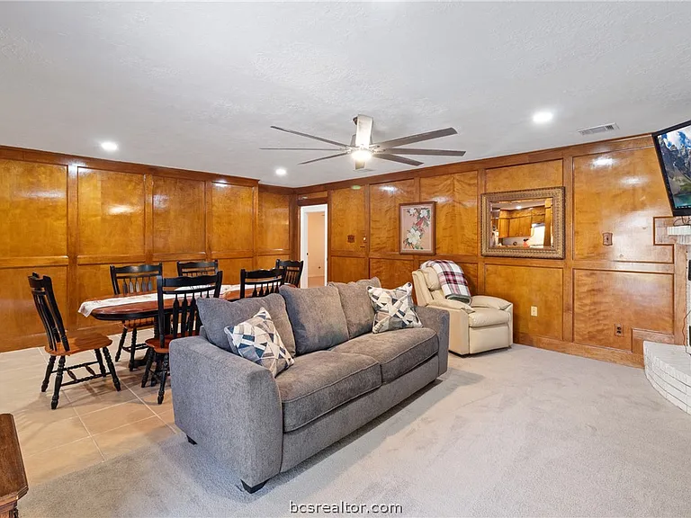 1105 Holleman Dr — Photo 8